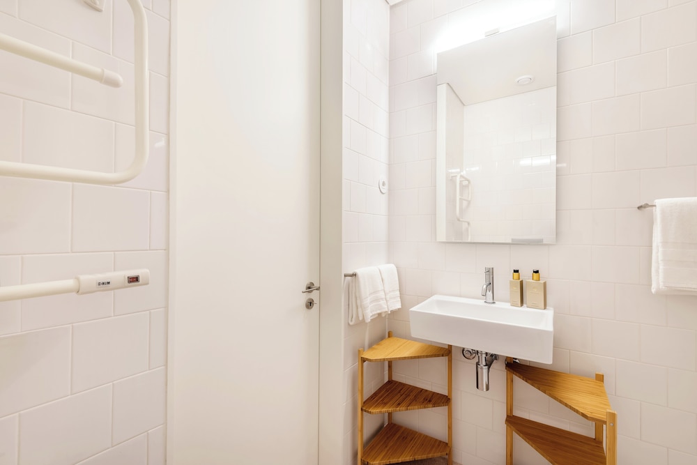Acm002 Bombarda Homes, Pet Friendly Garden House