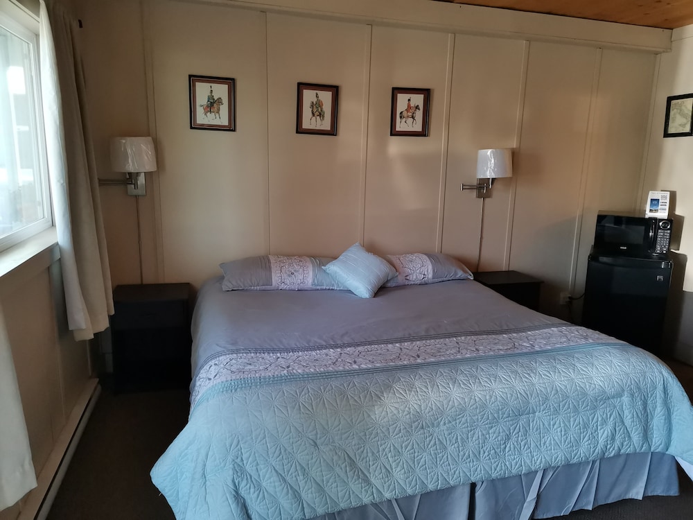 Cedars Motel