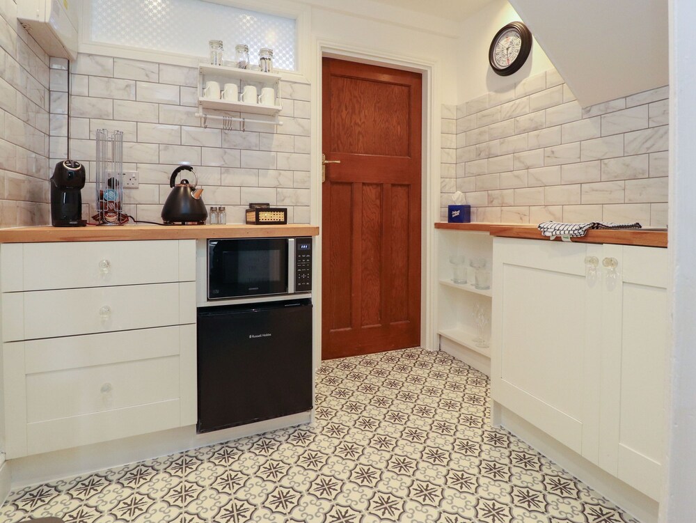 Ismay Dining Room Suite - Titanic Interest