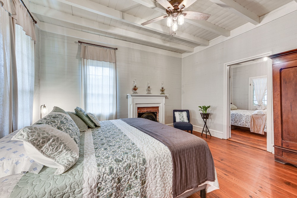 Historical 1835 Home in Grand Coteau!