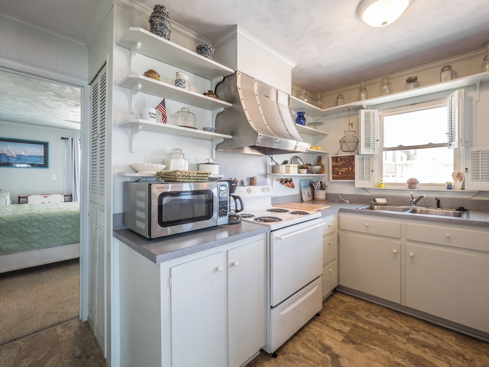S.O.B. (Sweet Ol' Bill) by Topsail Realty