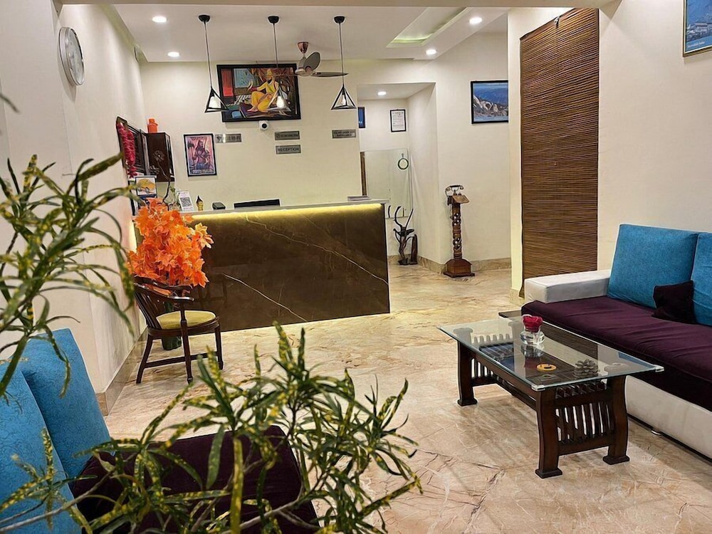 Hotel Guru Surbhi