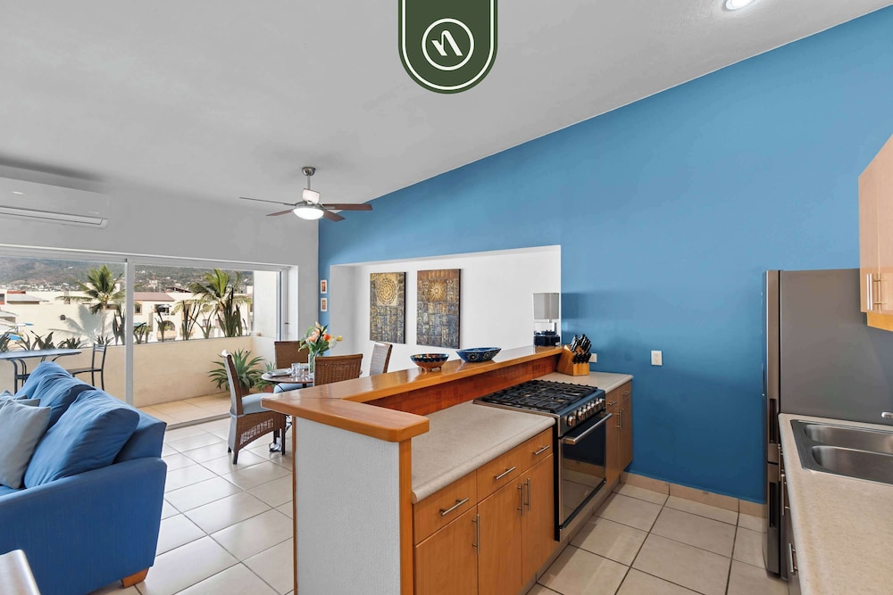 Mexican 2 BR Condo in Hotel Zone - Near the Beach