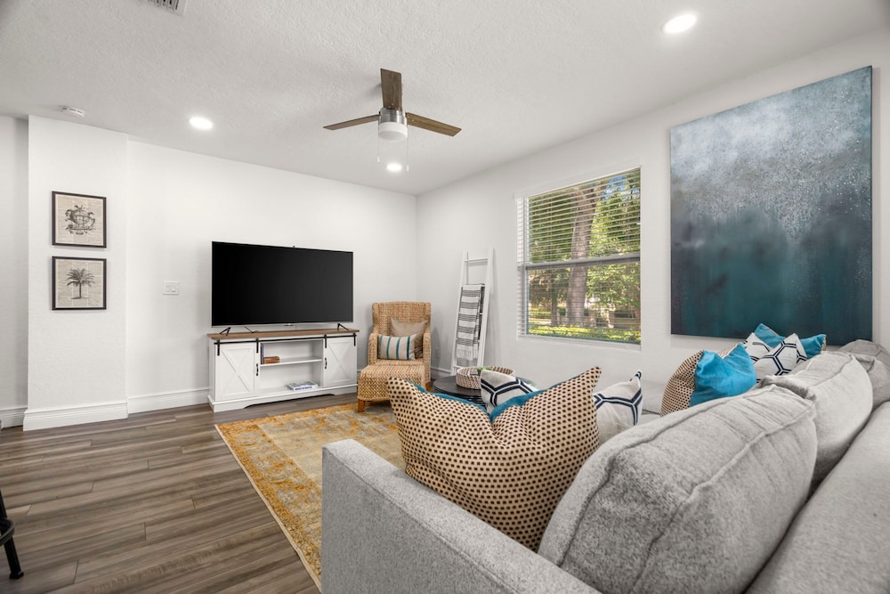 NEW Soho Oasis - Stunning Home In Heart of Soho view 4