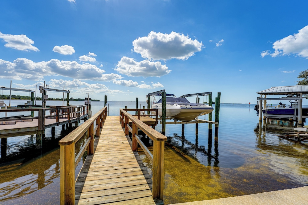 Gulf Coast Luxury! Quiet Home 4 Mi to Sponge Docks