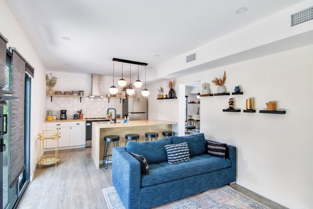 5BR Sleeps 14 w/ In-law Suite & Bbq!