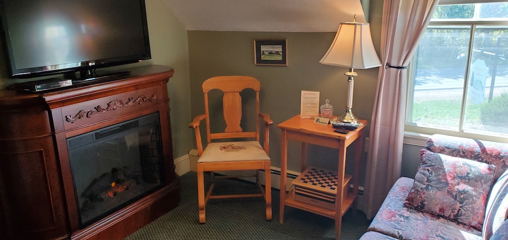 Amherst Shore Country Inn
