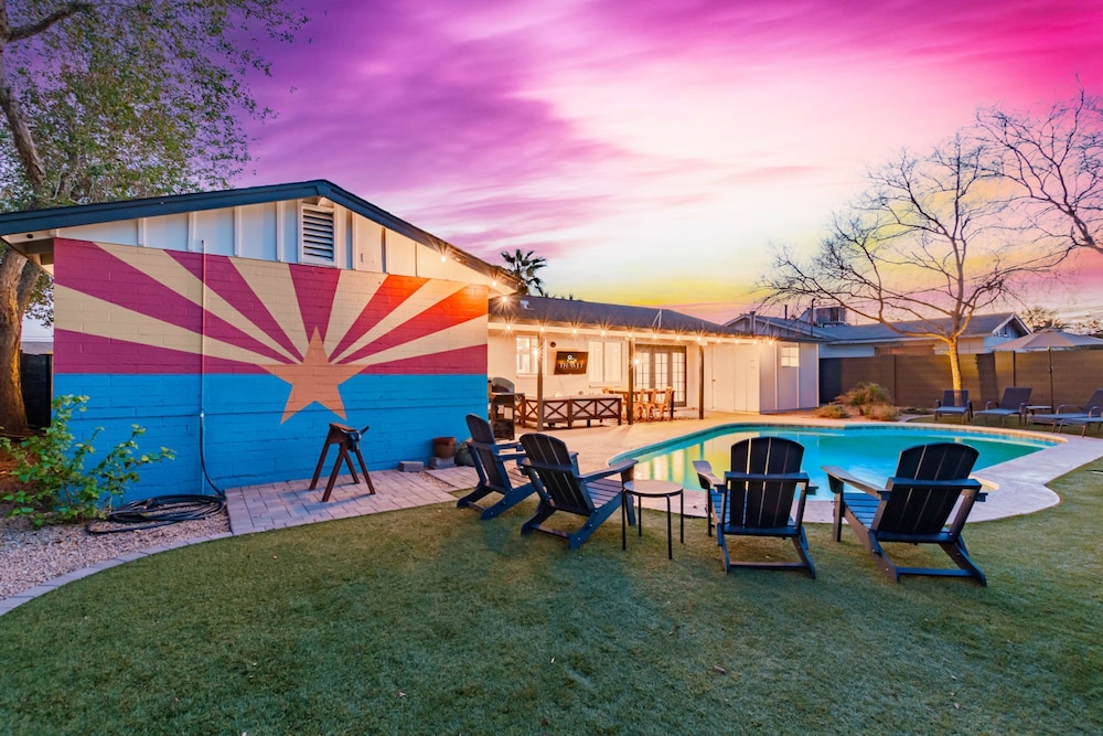 Desert Diamond Oasis Private Pool Bar Games