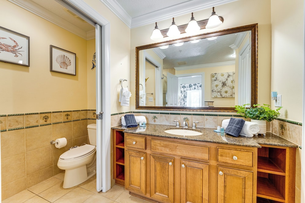 7 Mi to Disney World: Condo w/ 2 Balconies + Pools
