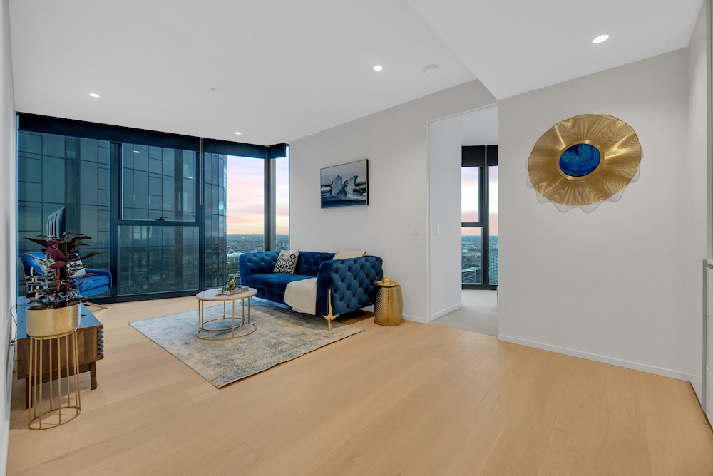 Melbourne Square Apartments
