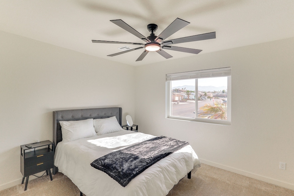 2 Mi to Windsor Beach! Updated, Sleek Family Home