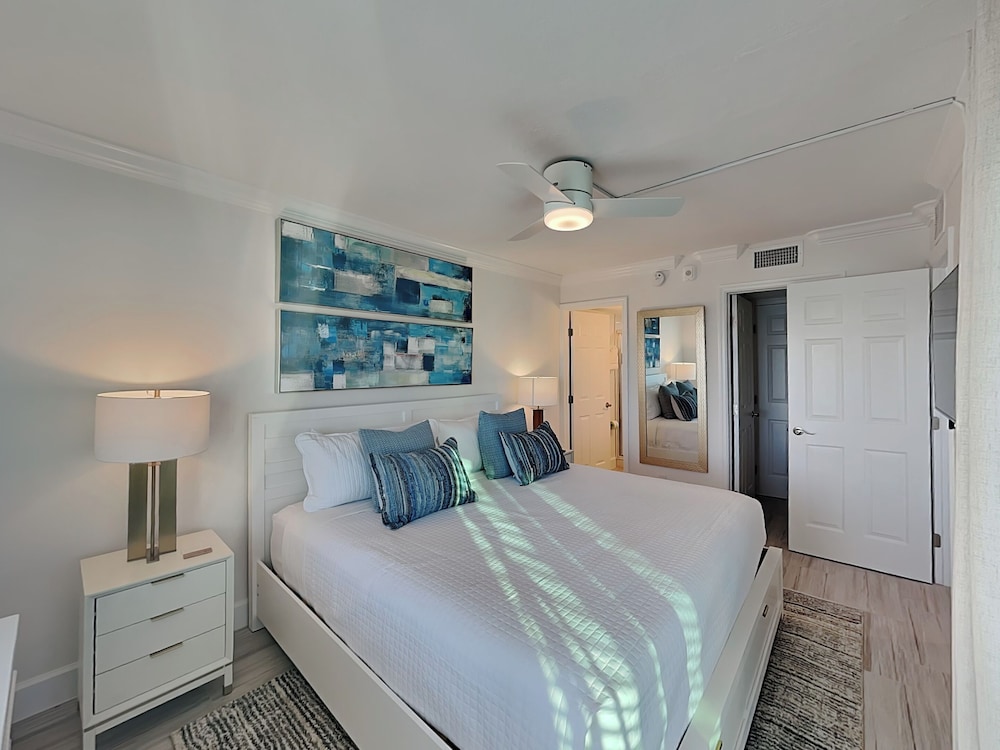 Seaside 4 by Distinctive Beach Rentals