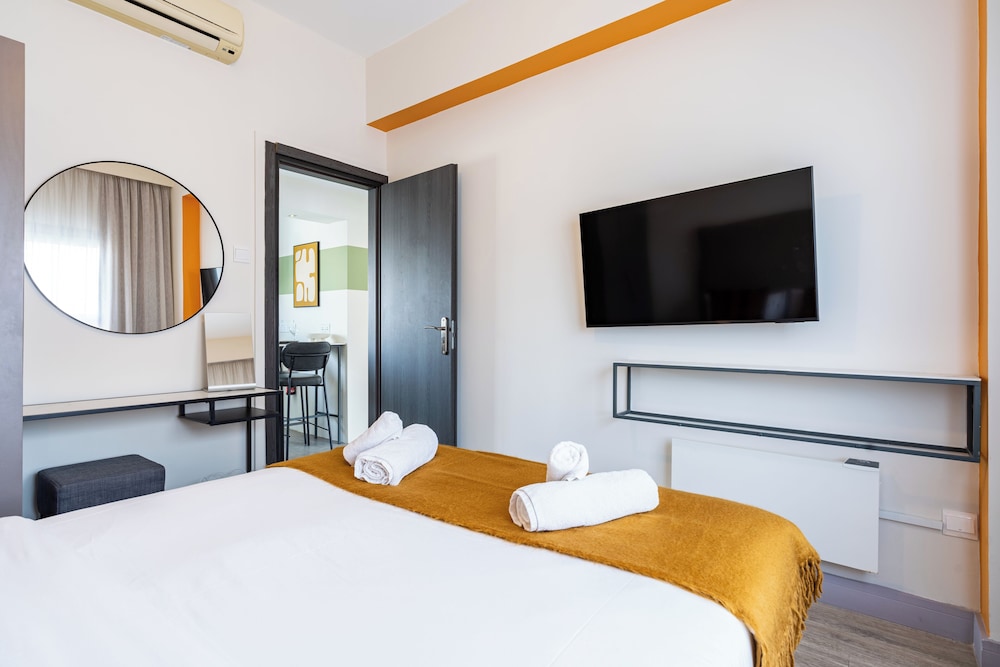 Local Host Living - Signature Apartments in Nicosia