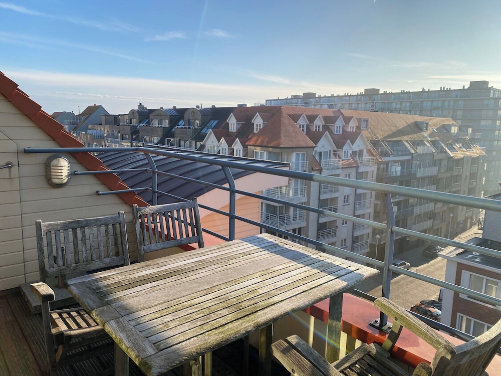 Apartment in Nieuwpoort With sea View
