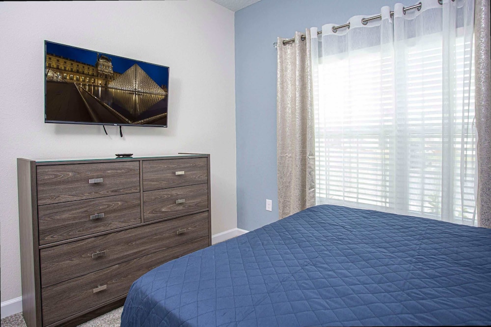 5BR Private Pool Resort Amenities Near Disney