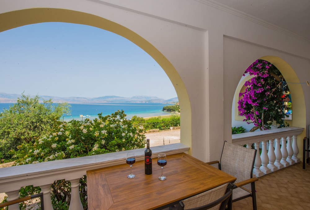 Dionysos Apartments