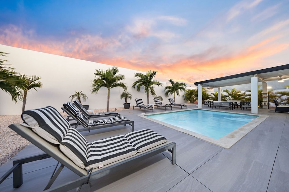 Tides Villa 4BR Private Pool Walk to the Beach