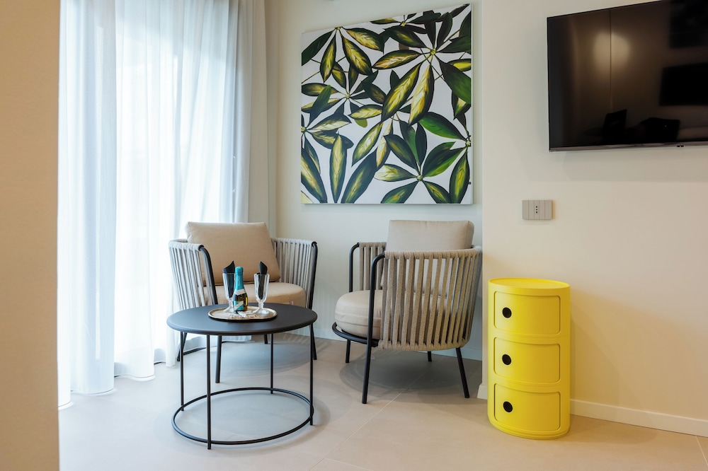 Hera rooms and suites