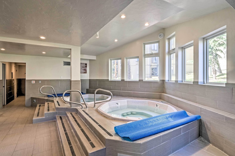 1/2 Mi to Peak 8 Superchairs Snow! New Breck Condo