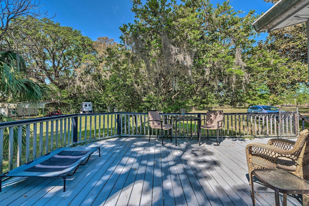 Family-friendly Home w/ Deck by Rainbow Springs! view 3