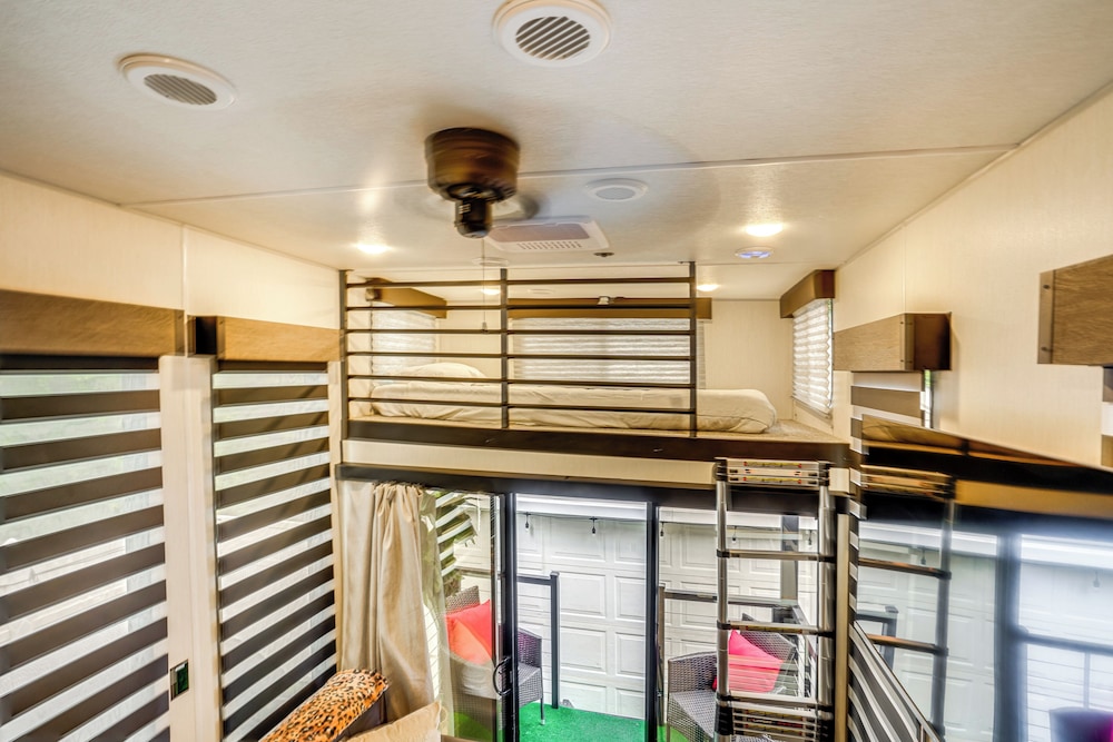 10 Mi to Leesylvania & River: Sleek Mobile Home