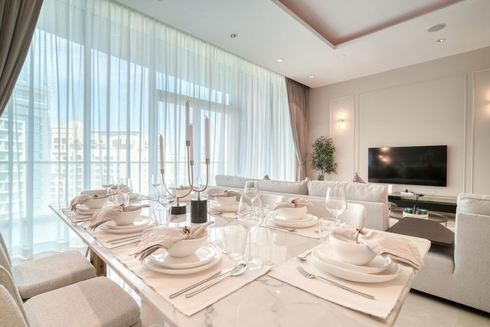 Modish Palm 3BR w Private Balcony Beach Access