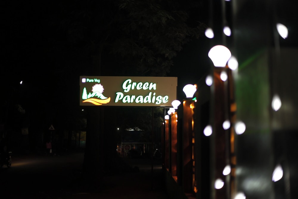 Green Paradise Hotel And Restaurant