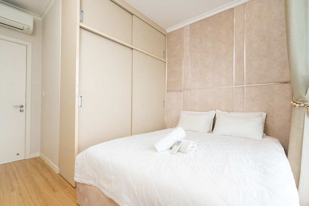 Jennifer House - Millenium Apartment