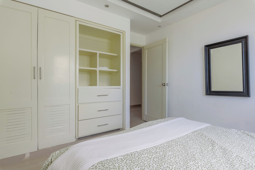 Oceanfront Condo in Ave. España Sleeps 8