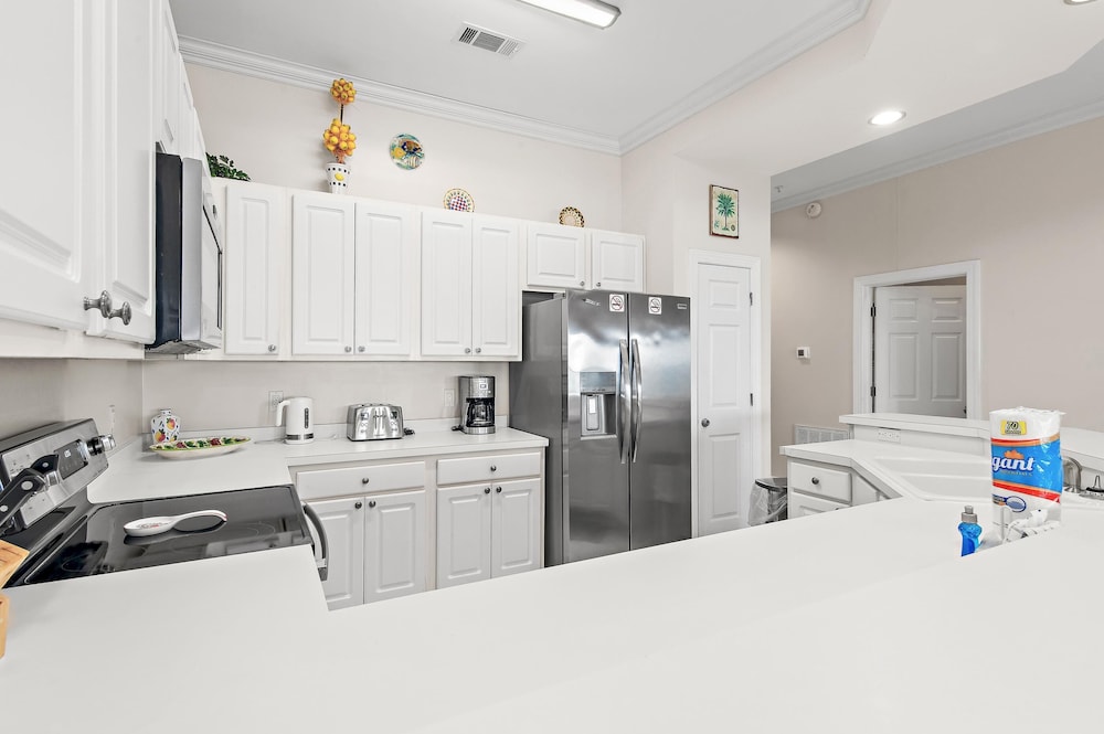 Pavilion Palms 205b