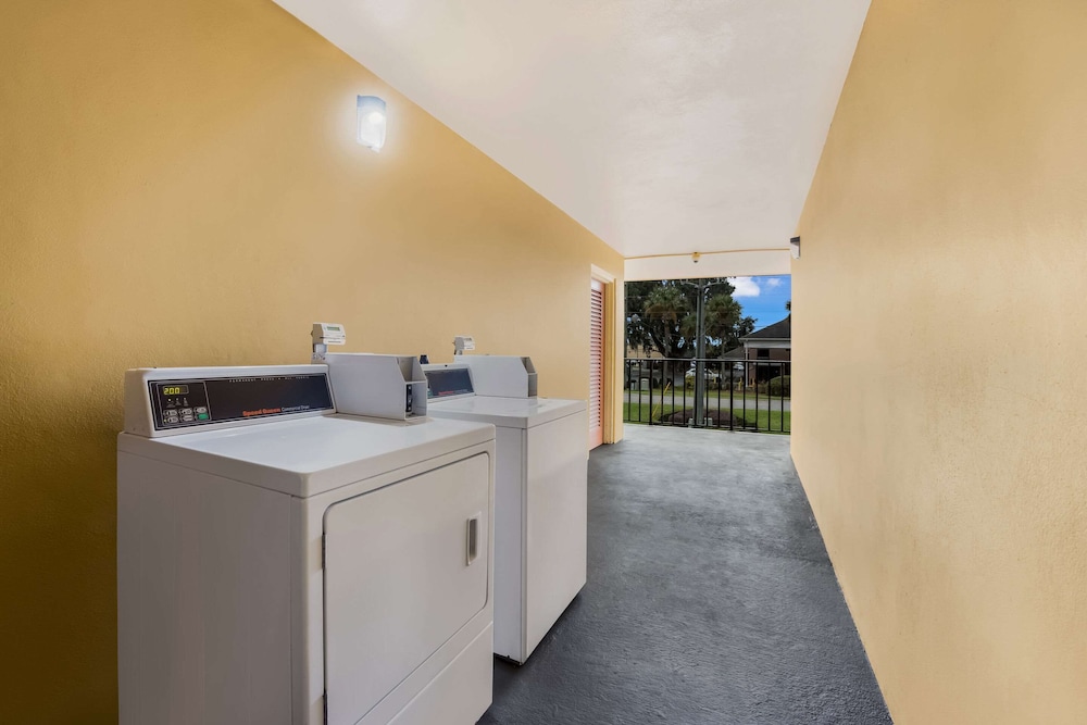 Econo Lodge Live Oak - Property Image 14