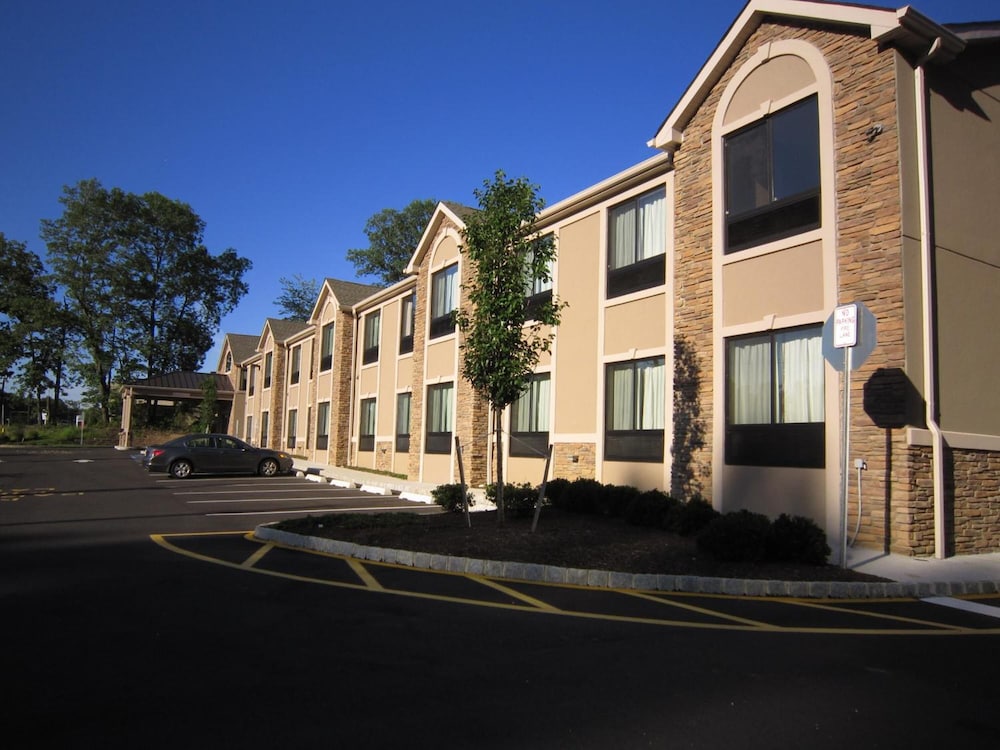 Red Carpet Inn And Suites Monmouth Jtc