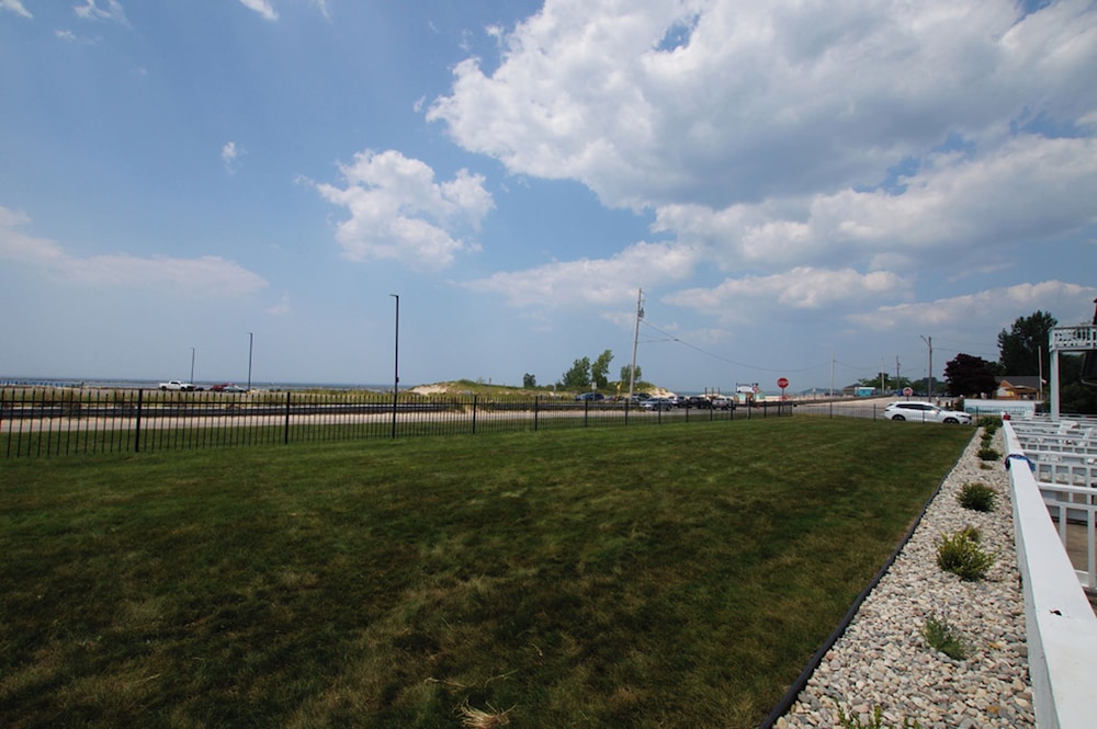 Snyder's Shoreline Inn