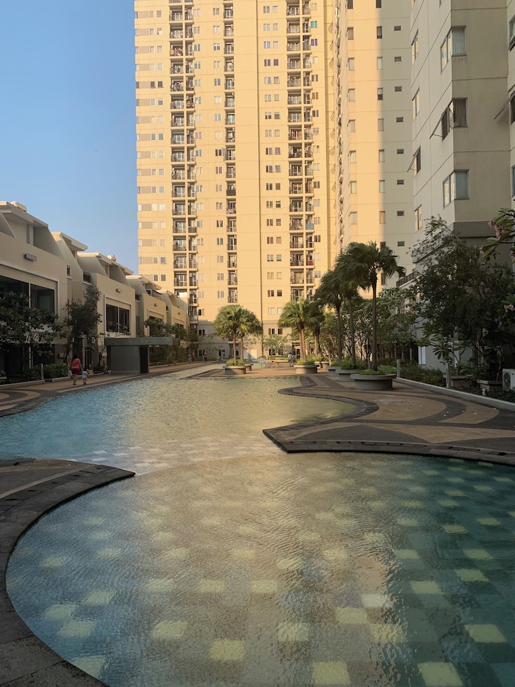 Maple Park Apartment near JI Expo