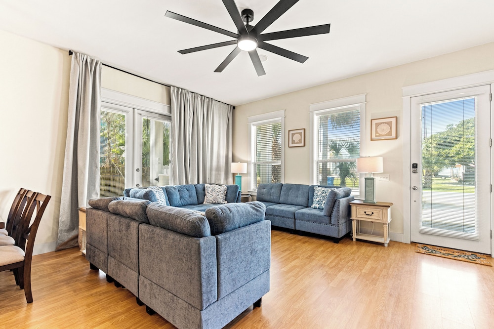 Beach House Spacious 4BR Retreat With Gulf Views & Observation Deck!