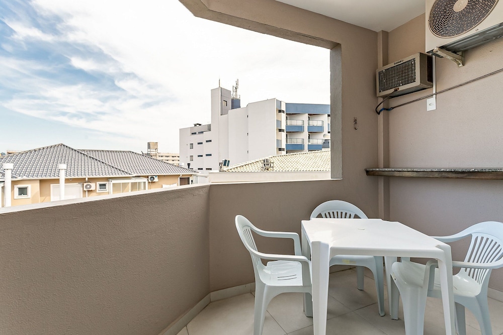 Apto em Condominio pe na Areia, c/ Piscina Mhr308