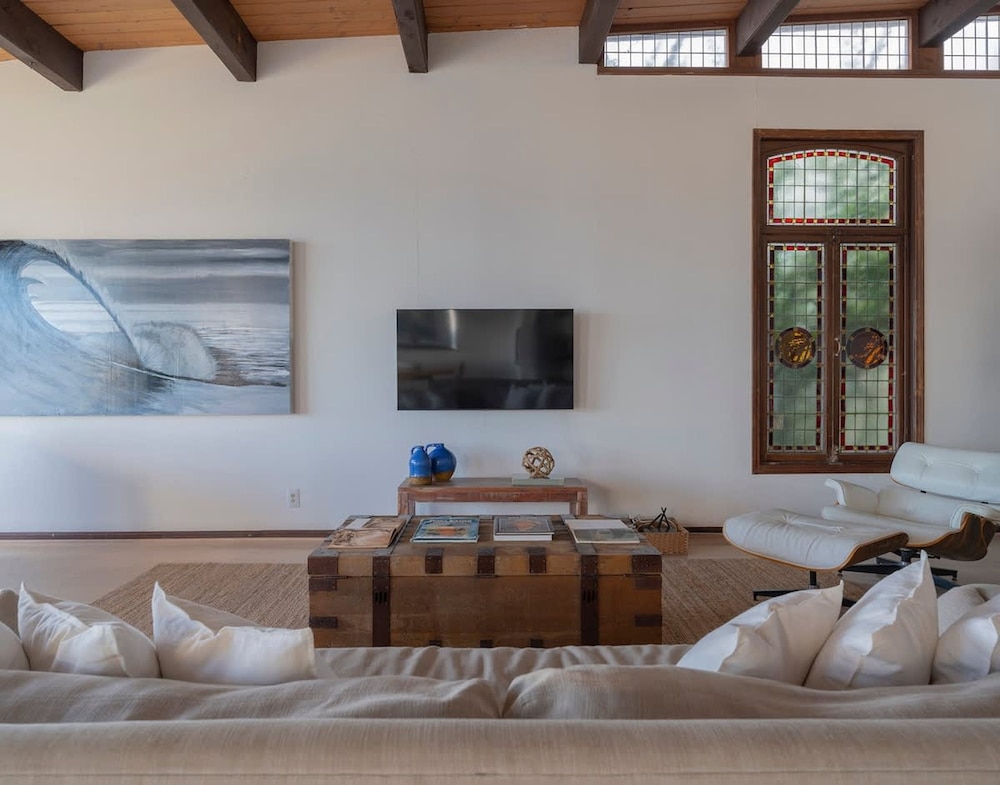 Malibu Retreat w Beach Access and Ocean View