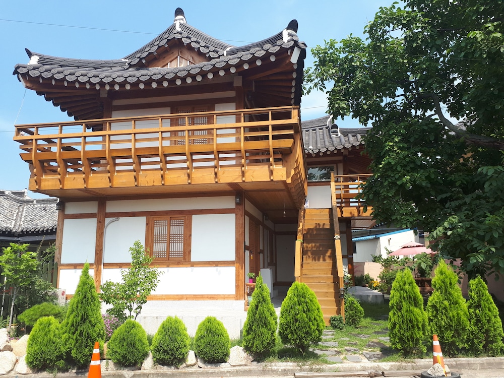Gyeongju Seorabeol Hanok view 3