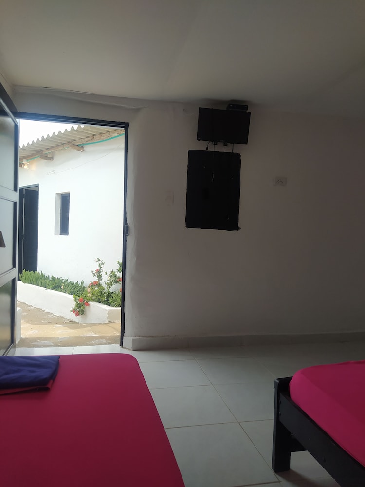 Hostal CQ Camarones