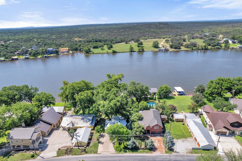 River Oaks Place