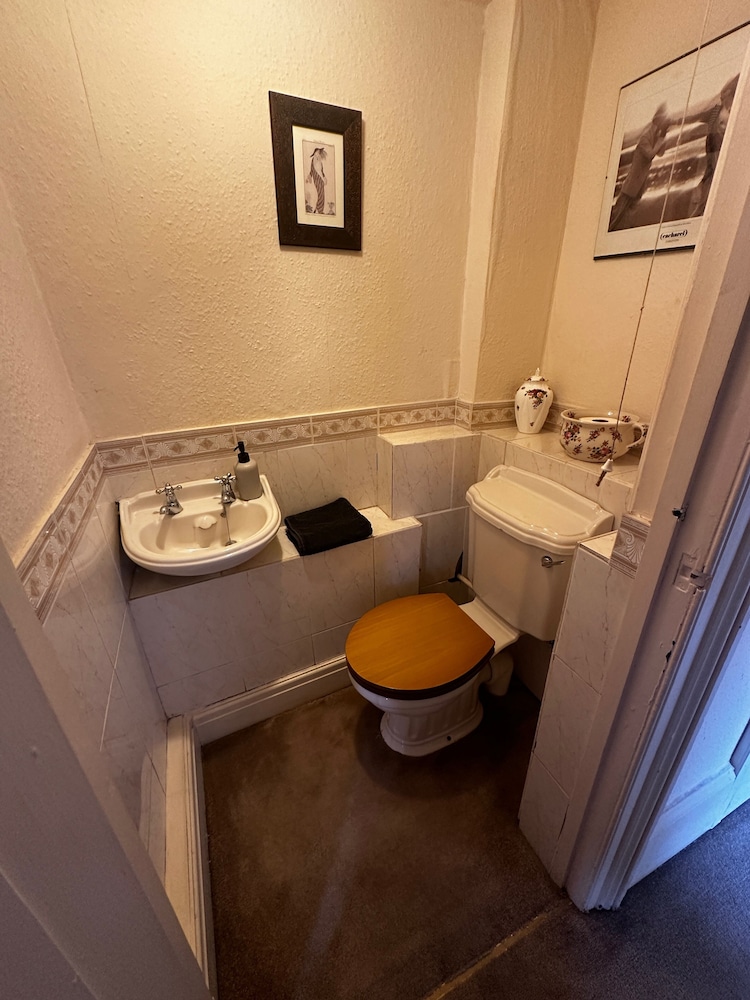 4-beds, Sleeps 8, Sea View & Pet Friendly