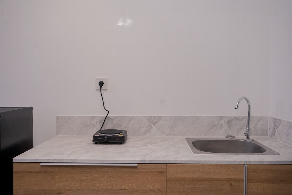 Modern Style and Homey Studio Apartment Collins Boulevard