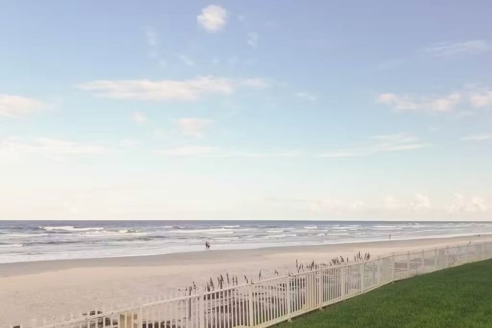 Oceania Beach Club