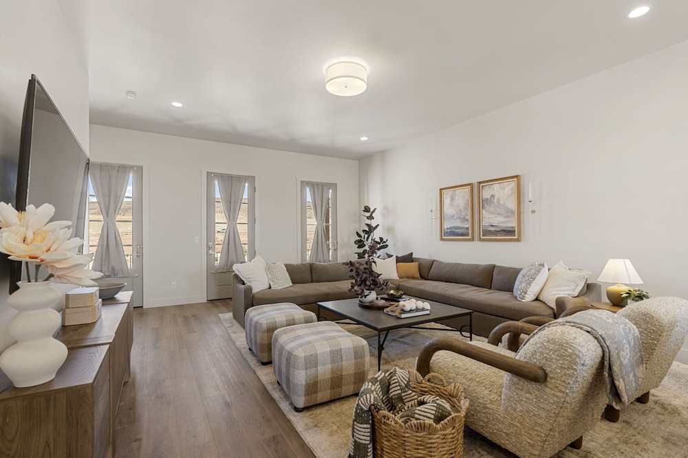 Chateau Bleu 4 Bedroom Townhouse