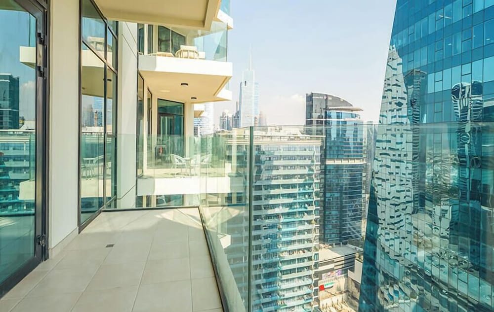 Elegant High Floor 2BR Urban Oasis