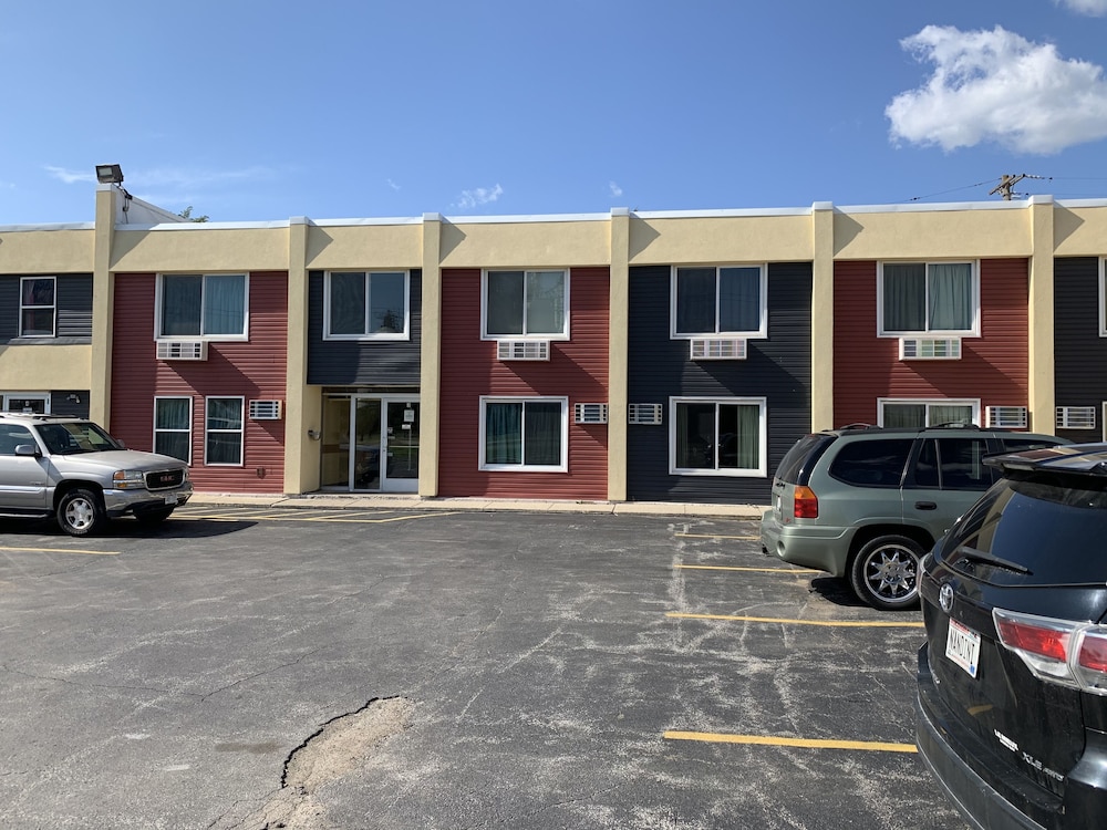 Hotel Economy Inn - Image 1