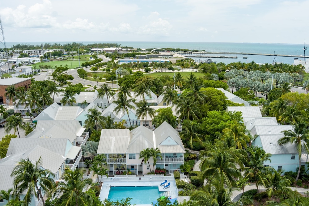Conch Adventure by Avantstay Great Location w/ Patio, Outdoor Dining and Shared Pool! Week Long Stays