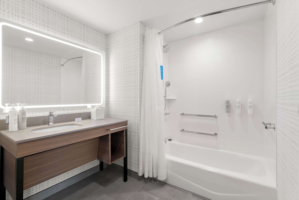 Hampton Inn & Suites Corona, Ca