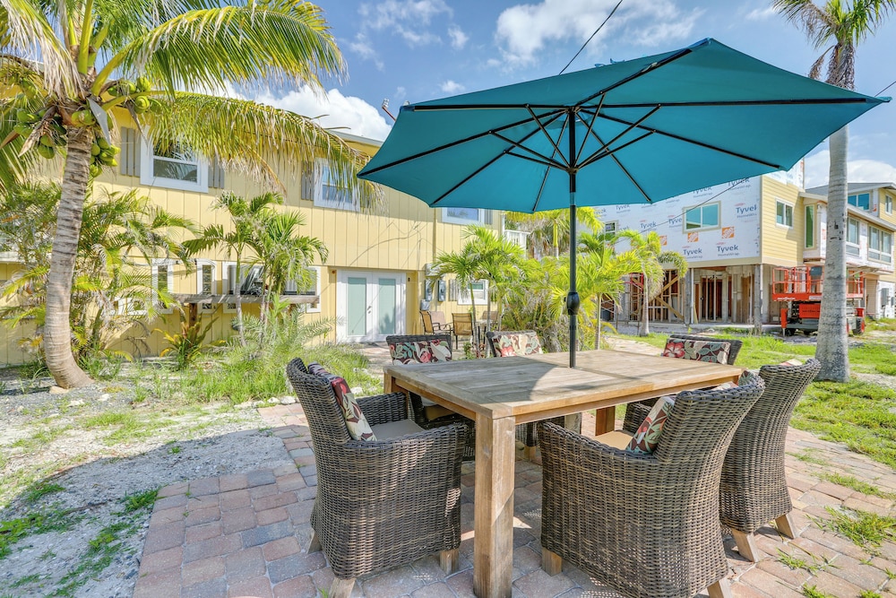 Steps to Shore: Sunny Fort Myers Beach Escape!