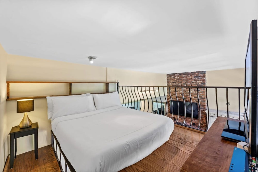 Charles Court II by Rovetravel West Village Loft
